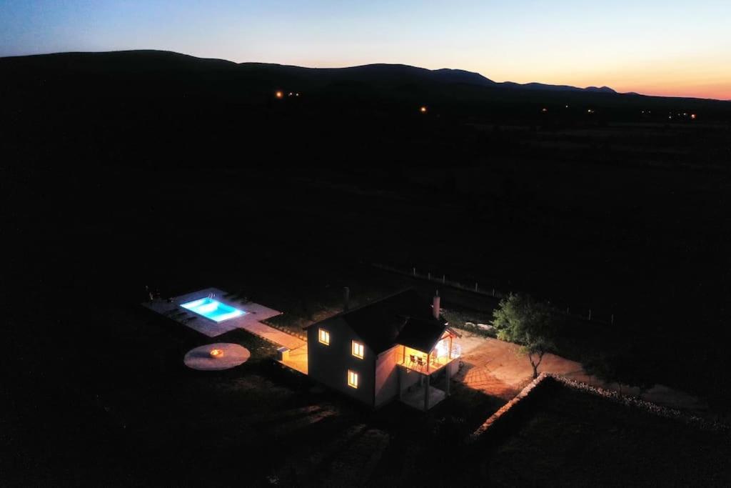 Holiday House Aurora Borealis Ervenik Exterior photo